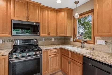1592 Bellows Street West Saint Paul MN 55118