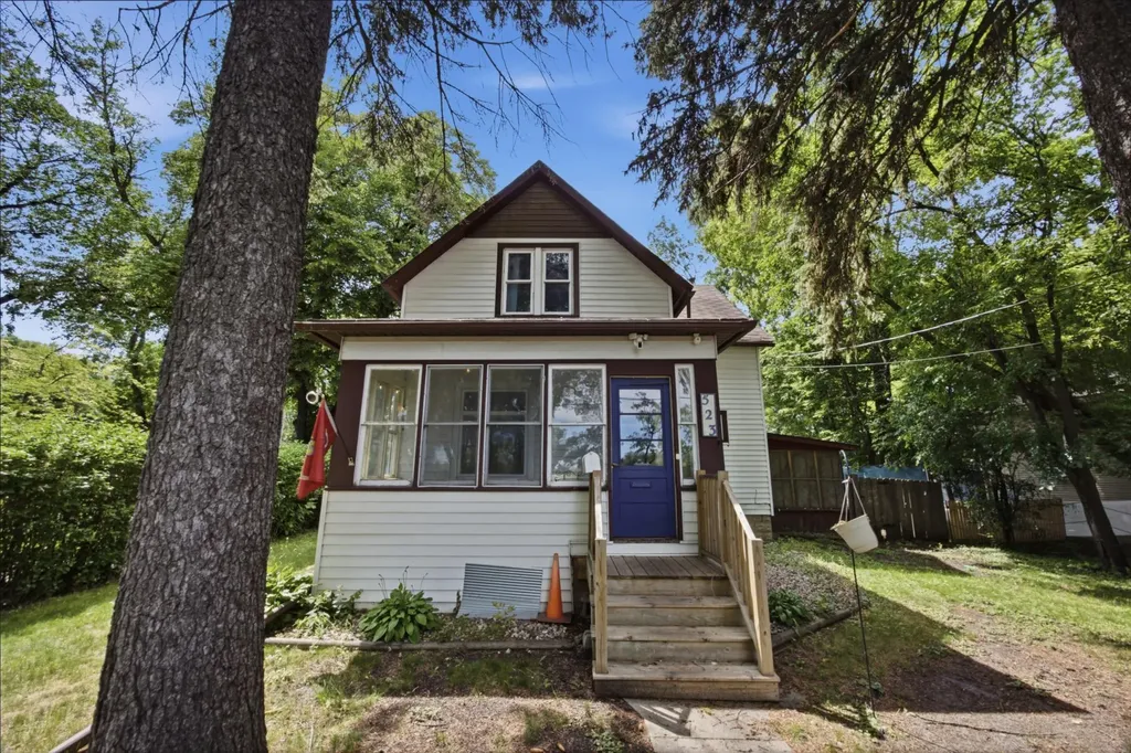 523 10th Street S Moorhead MN 56560