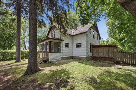 523 10th Street S Moorhead MN 56560