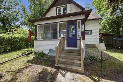 523 10th Street S Moorhead MN 56560