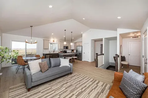 2563 Golden Lane S Fargo ND 58104