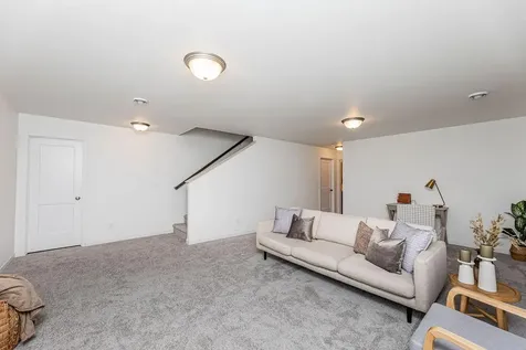 2563 Golden Lane S Fargo ND 58104