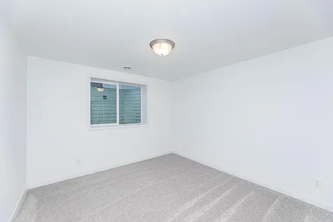 2563 Golden Lane S Fargo ND 58104