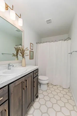 2563 Golden Lane S Fargo ND 58104