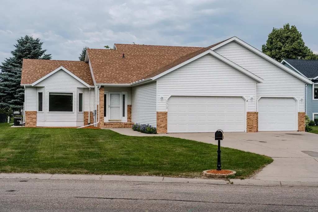 3317 Westmoor Drive Moorhead MN 56560