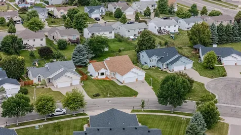 3317 Westmoor Drive Moorhead MN 56560