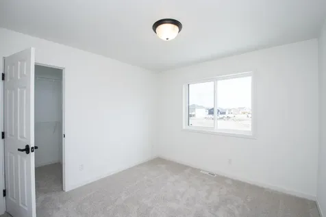 6707 Selkirk Drive S Fargo ND 58104