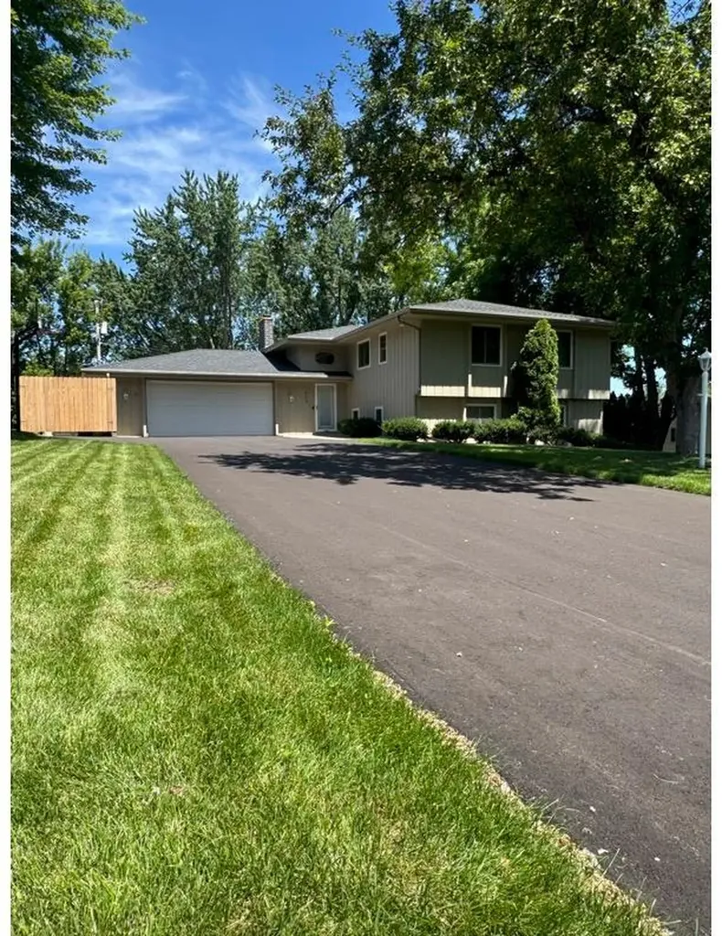 404 Highland Drive Chanhassen MN 55317
