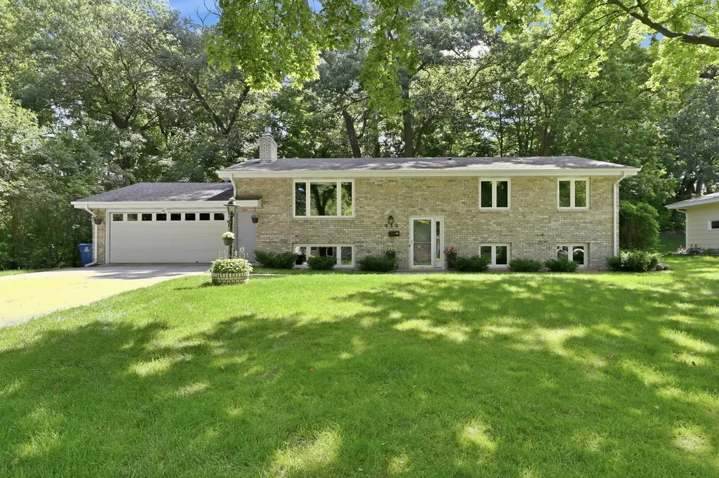 250 Glenbrook Road N Wayzata MN 55391