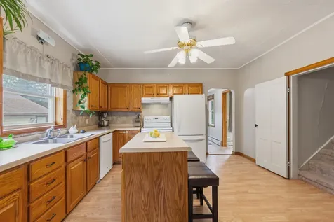 260 N Cordova Avenue Le Center MN 56057