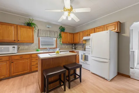 260 N Cordova Avenue Le Center MN 56057