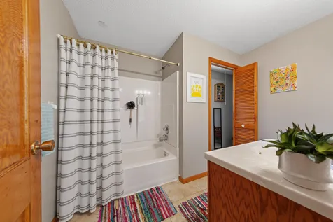 260 N Cordova Avenue Le Center MN 56057