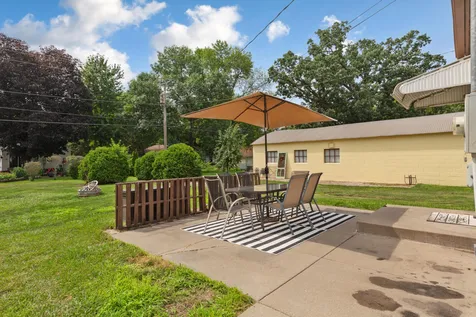 260 N Cordova Avenue Le Center MN 56057