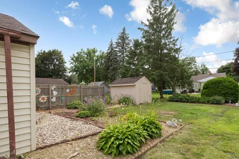 260 N Cordova Avenue Le Center MN 56057