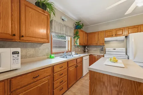 260 N Cordova Avenue Le Center MN 56057