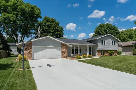 1028 Shady Oak Drive Mankato MN 56003