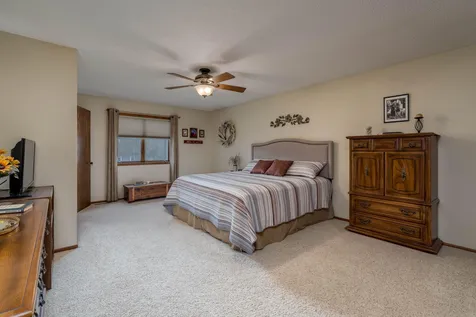 1028 Shady Oak Drive Mankato MN 56003