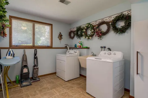 1028 Shady Oak Drive Mankato MN 56003