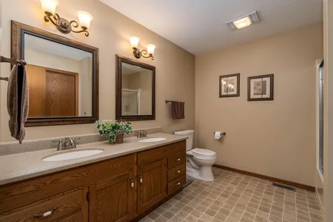 1028 Shady Oak Drive Mankato MN 56003