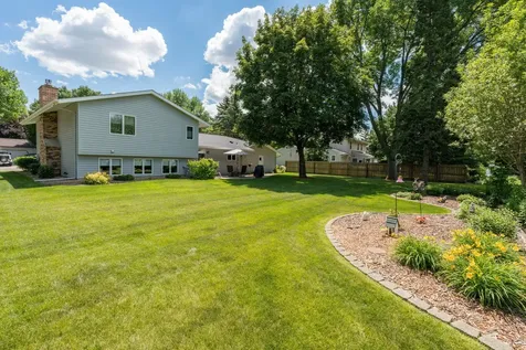1028 Shady Oak Drive Mankato MN 56003