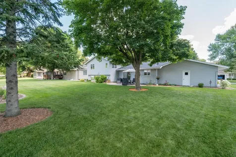 1028 Shady Oak Drive Mankato MN 56003
