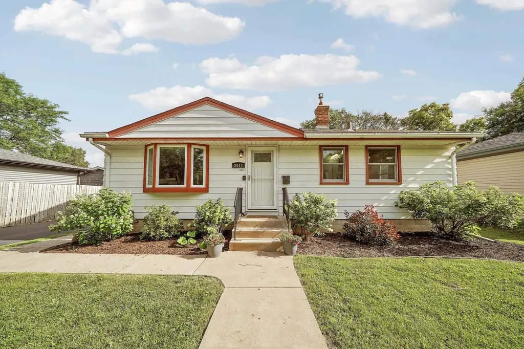 2017 Villard Avenue Saint Paul MN 55116
