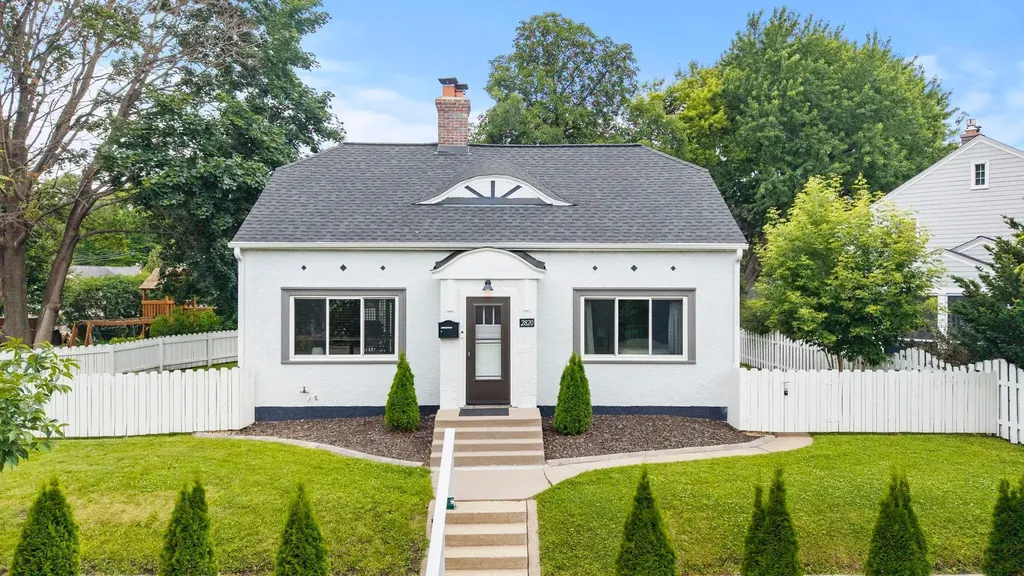 2820 Cleveland Street NE Minneapolis MN 55418