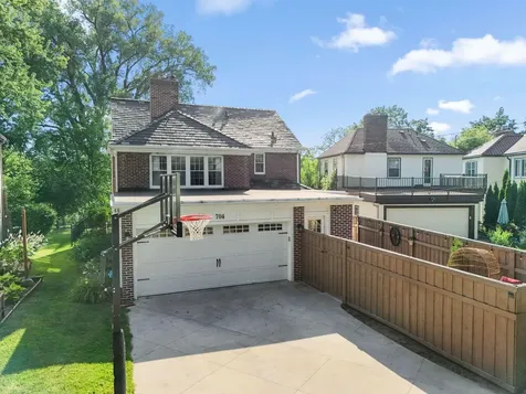 704 E Minnehaha Parkway Minneapolis MN 55417