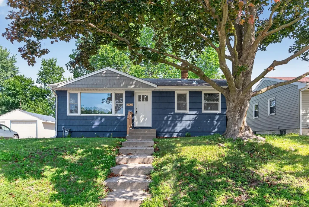 2075 Hawthorne Avenue E Saint Paul MN 55119