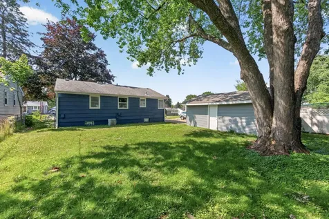 2075 Hawthorne Avenue E Saint Paul MN 55119