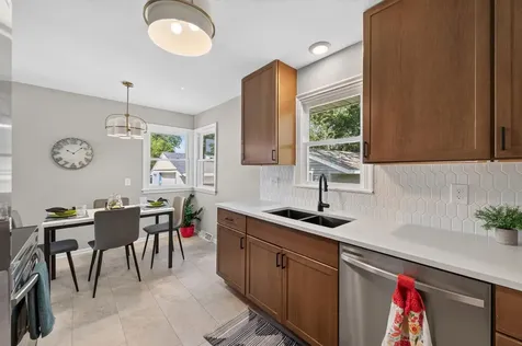 2075 Hawthorne Avenue E Saint Paul MN 55119