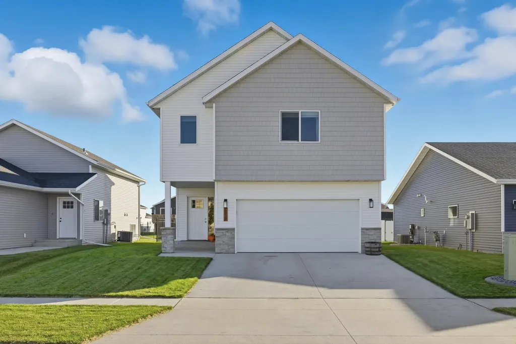 6410 82nd Avenue S Horace ND 58047