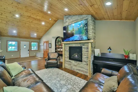 2311 E River Road Motley MN 56466