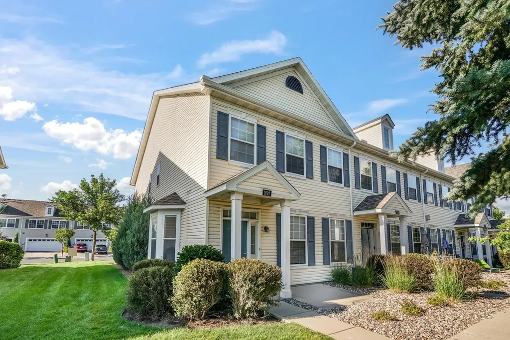 1692 Liberty Circle Shakopee MN 55379