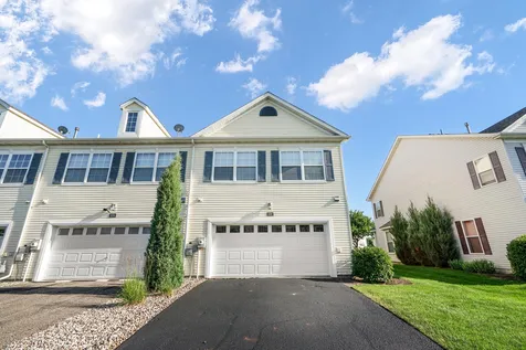 1692 Liberty Circle Shakopee MN 55379