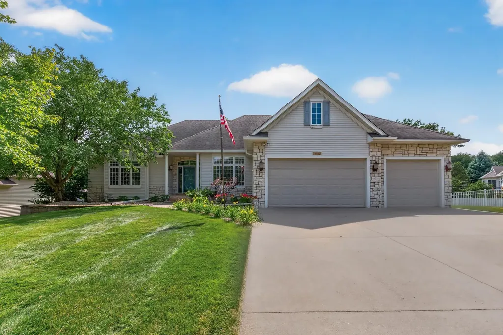 11312 Kenworth Lane Lakeville MN 55044