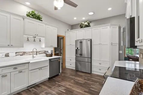 11312 Kenworth Lane Lakeville MN 55044