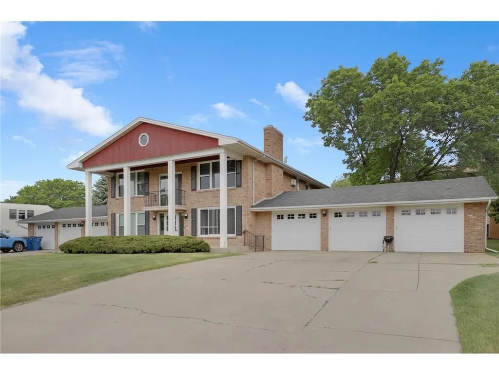 4000 Mavelle Drive Edina MN 55435