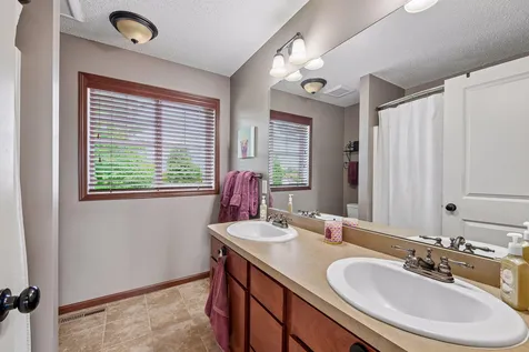 662 Jutland Avenue Shakopee MN 55379