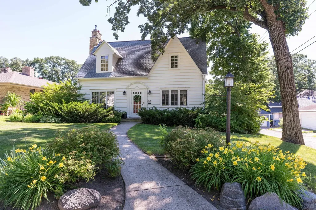 208 N Broadway Fergus Falls MN 56537