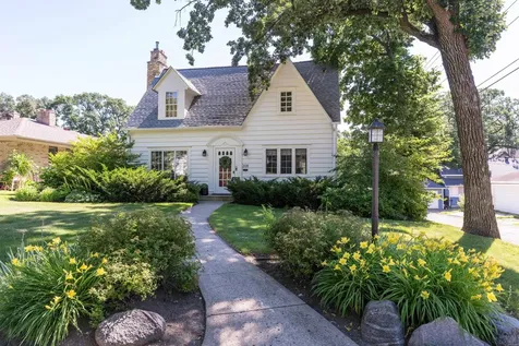 208 N Broadway Fergus Falls MN 56537