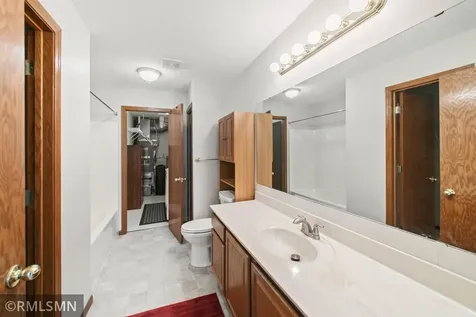 1522 4th Avenue E Shakopee MN 55379