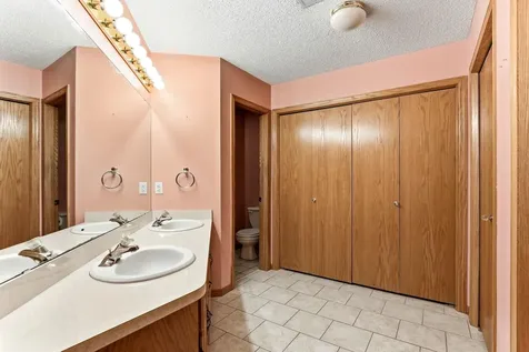 7050 Robinwood Trail Woodbury MN 55125