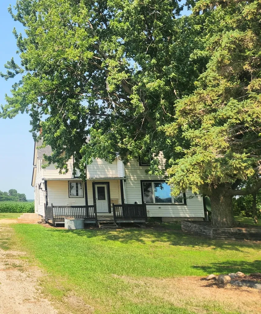 21969 230th Avenue Sleepy Eye MN 56085