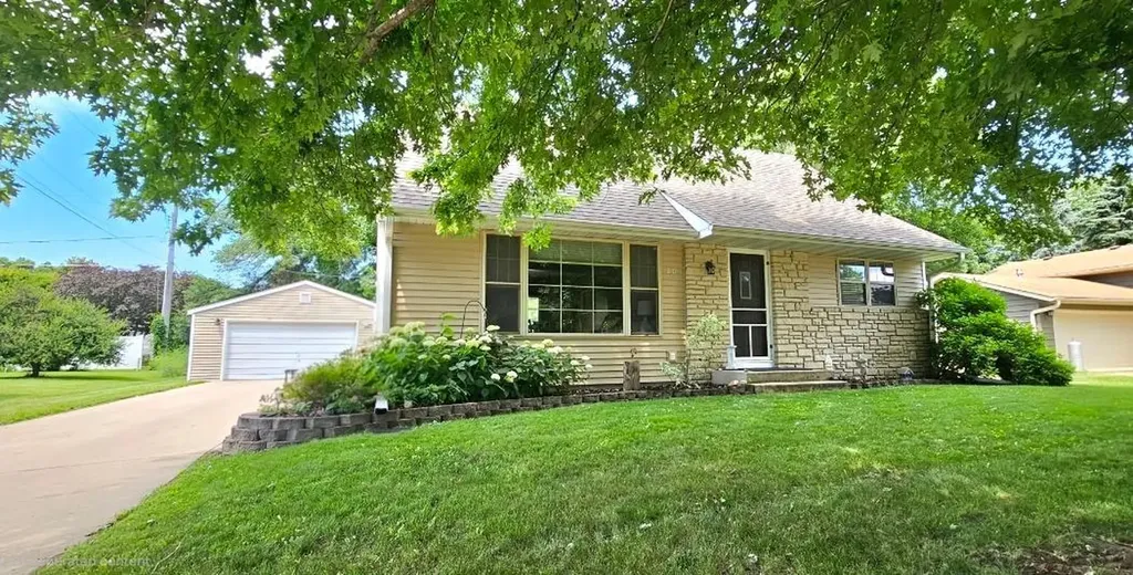 20 Highland Drive Morris MN 56267