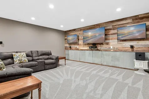 9189 Plymouth Road Woodbury MN 55129