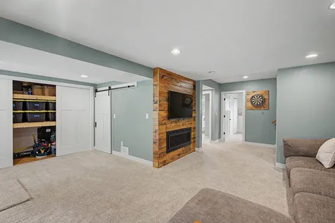 1579 Hilo Avenue N Oakdale MN 55128