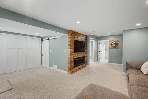 1579 Hilo Avenue N Oakdale MN 55128