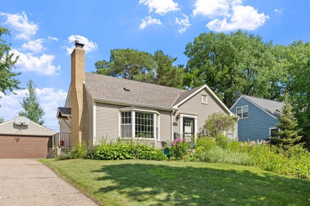 1820 Holton Street Falcon Heights MN 55113