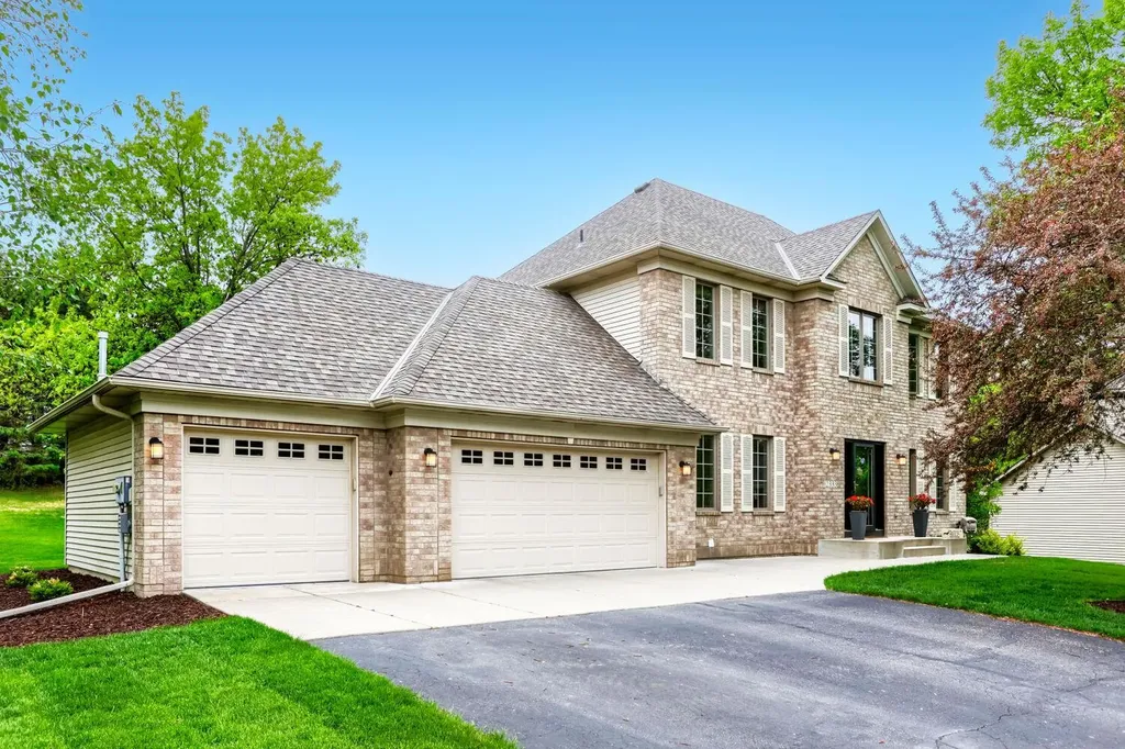 2333 Stone Creek Lane W Chanhassen MN 55317